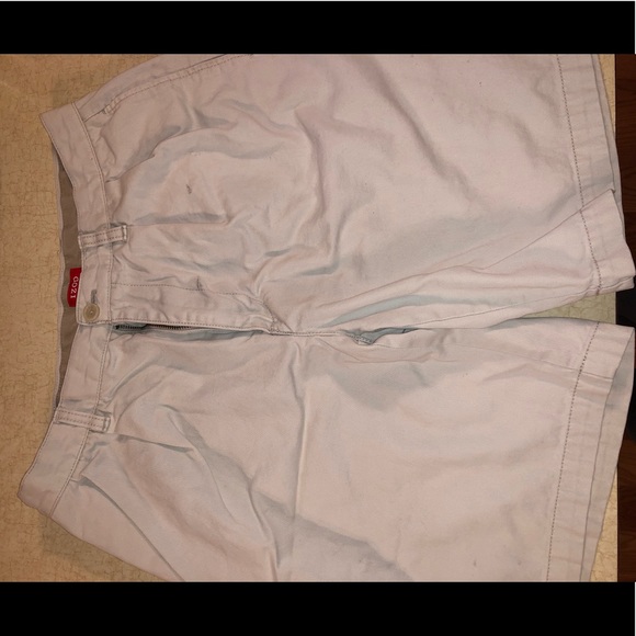 Men’s IZOD Khaki Shorts - Picture 1 of 2